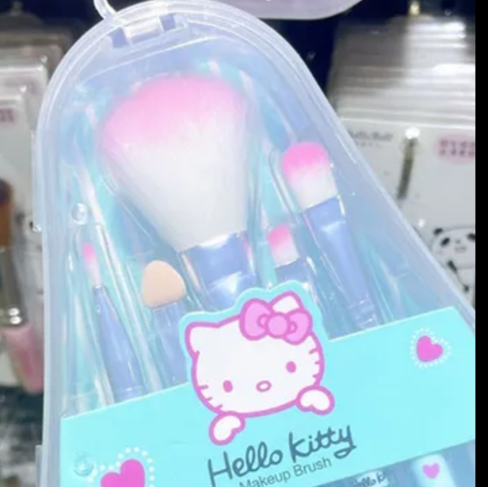 🆕 📢 LAST ONE Hello Kitty Make-up Brush Set. - Picture 2 of 4